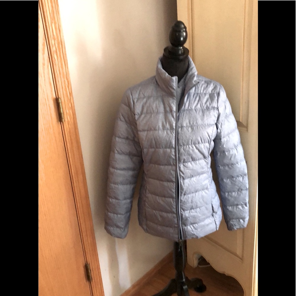 🍁Eddie Bauer down jacket in a pouch others colors will be available soon!